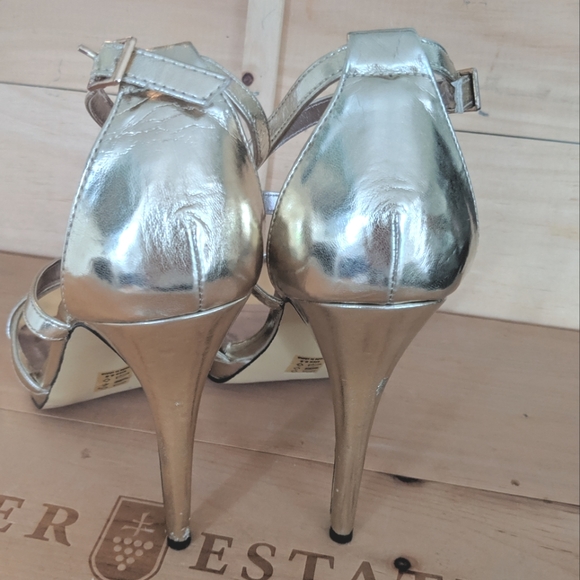 SOLD⚫Michael Antonio gold sandal 8.5 - Picture 7 of 9